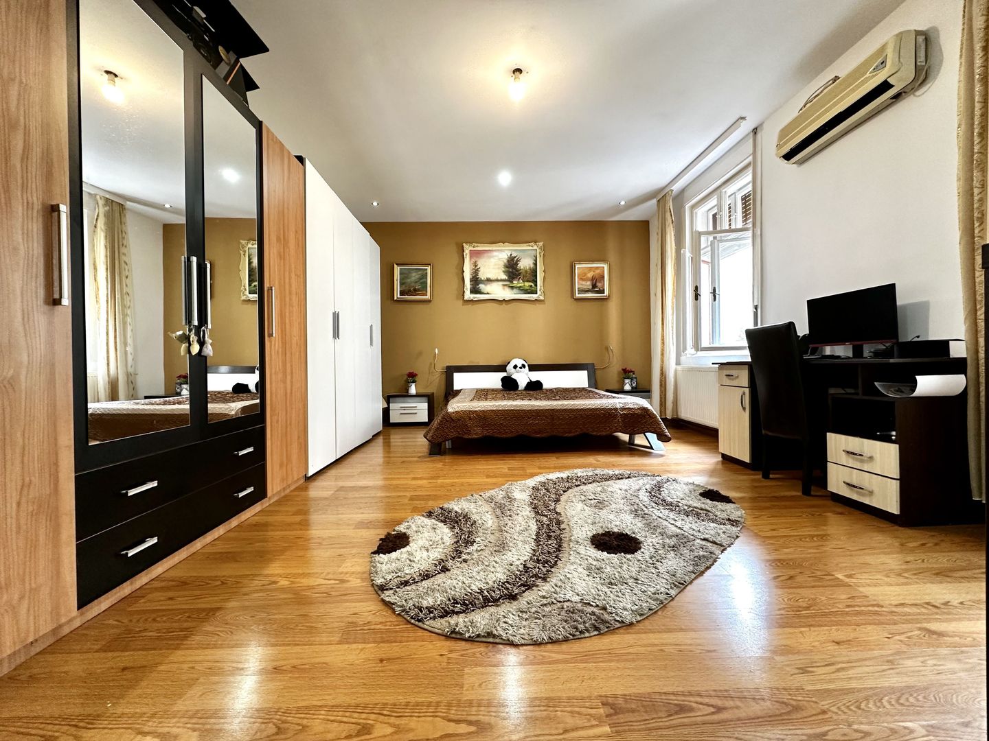 Apartament 4 camere,  cu vedere spre centrul vechi din Piața Unirii - Poză 5