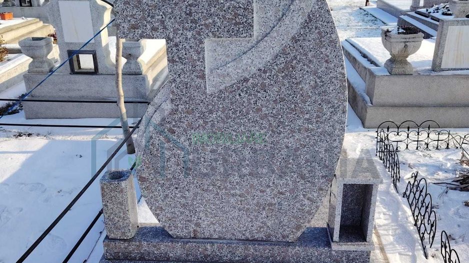 Loc de veci cimitirul Sf. Petru și Pavel - Poză 2