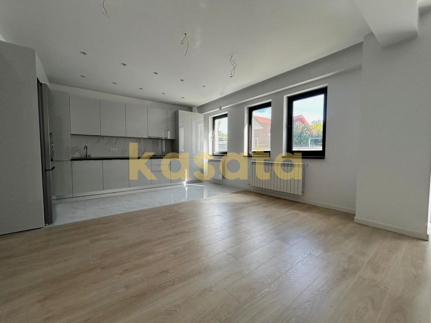 Apartament 3 camere spațios | curte 126mp și parcare inclusă | Șisești - Poză 2
