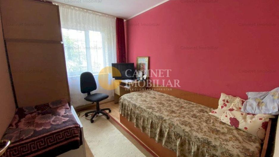 Apartament 3 camere, etajul 3, mobilat si utilat - zona Alexandru cel Bun - Poză 3