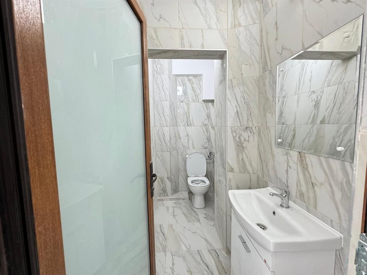 Spatii comerciale moderne de inchiriat, in cladire recent renovata - Poză 20