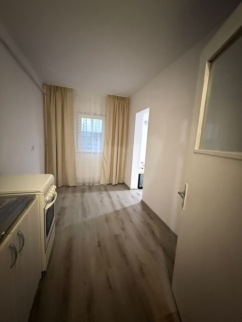De vanzare apartament cu 2 camere, etaj 4/4, recent renovat, 33.000 euro - Poză 1