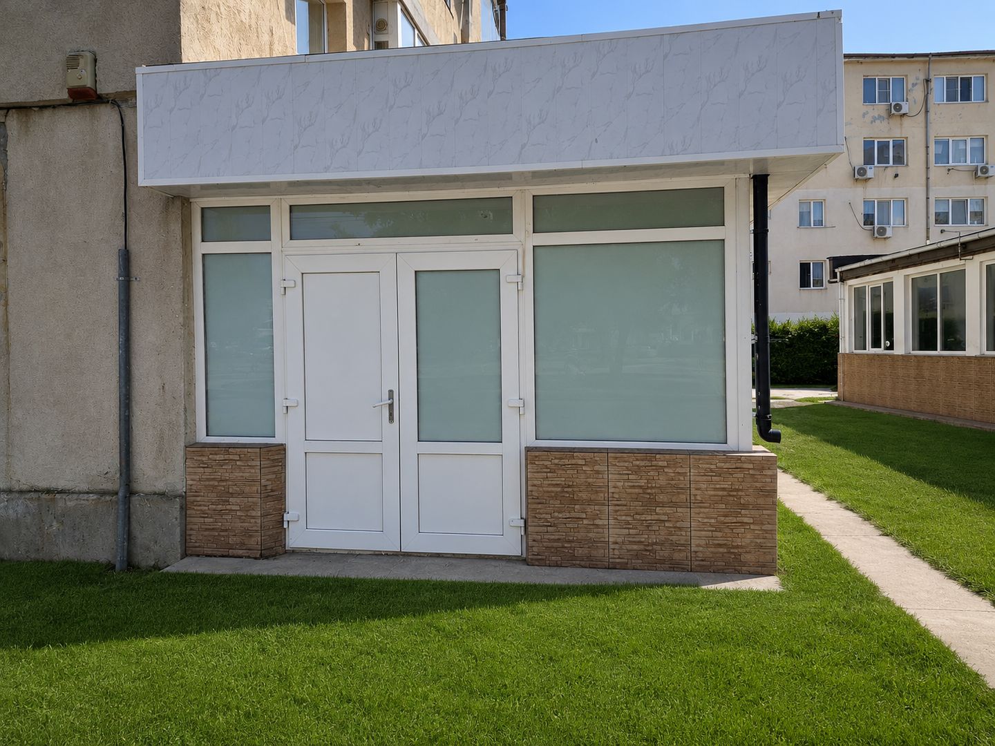 Apartament spatiu  de birouri  stradal de vanzare Mangalia Constanta - Poză 1