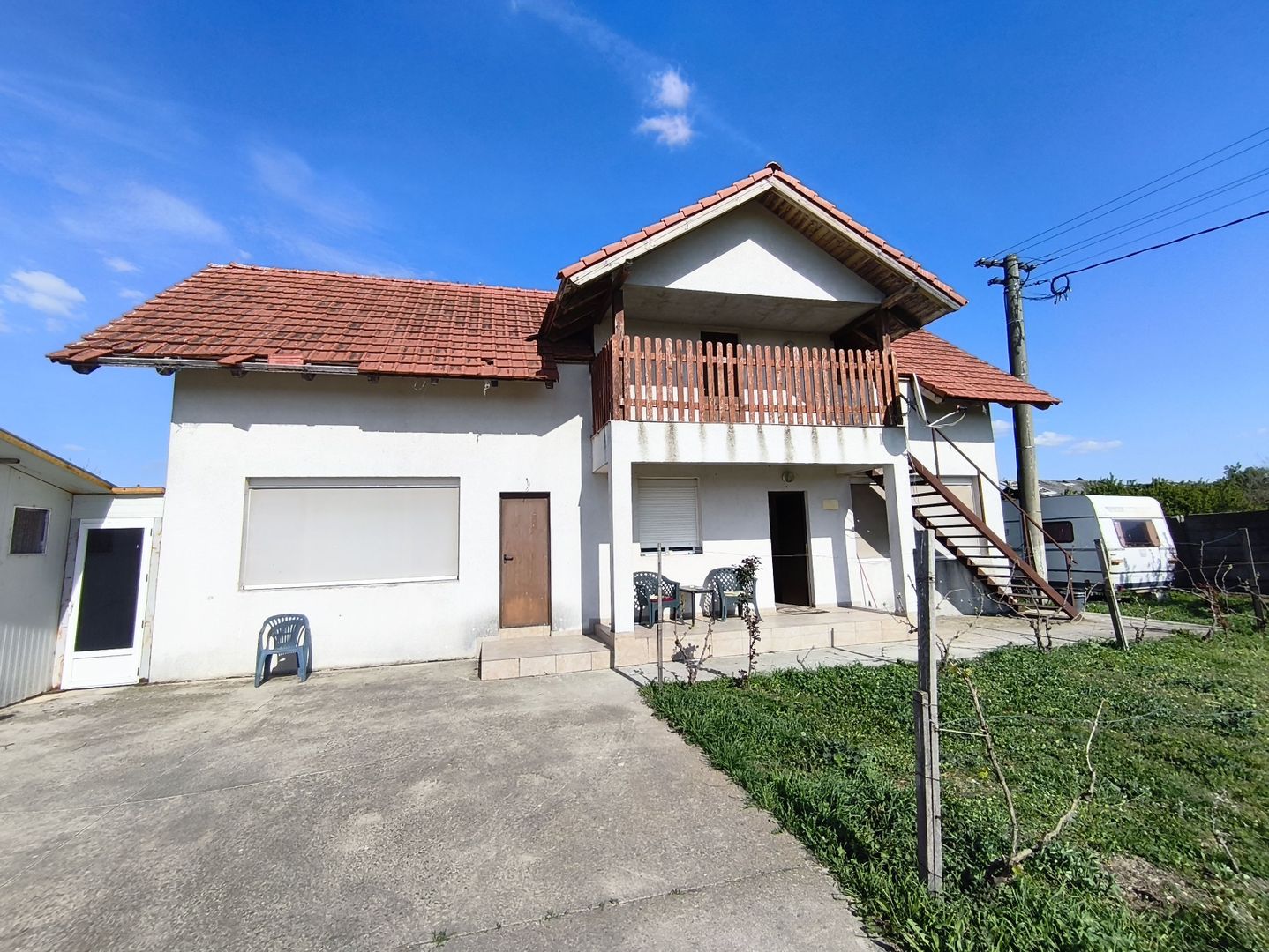 Casa cu 4 camere cu teren de 14,340 mp + platforma de beton cu hala - Poză 2