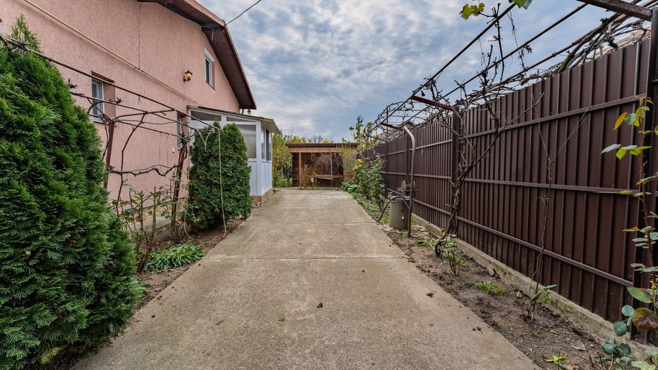 Casă cu 2 camere în Bujac - Poză 6