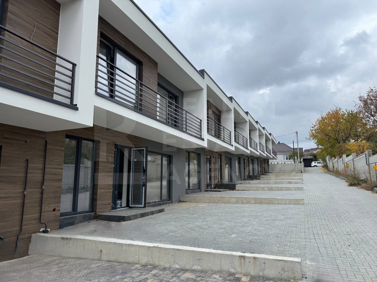 Vânzare, townhouse, 2 nivele, 3 camere, strada Prieteniei, Grătiești - Poză 1