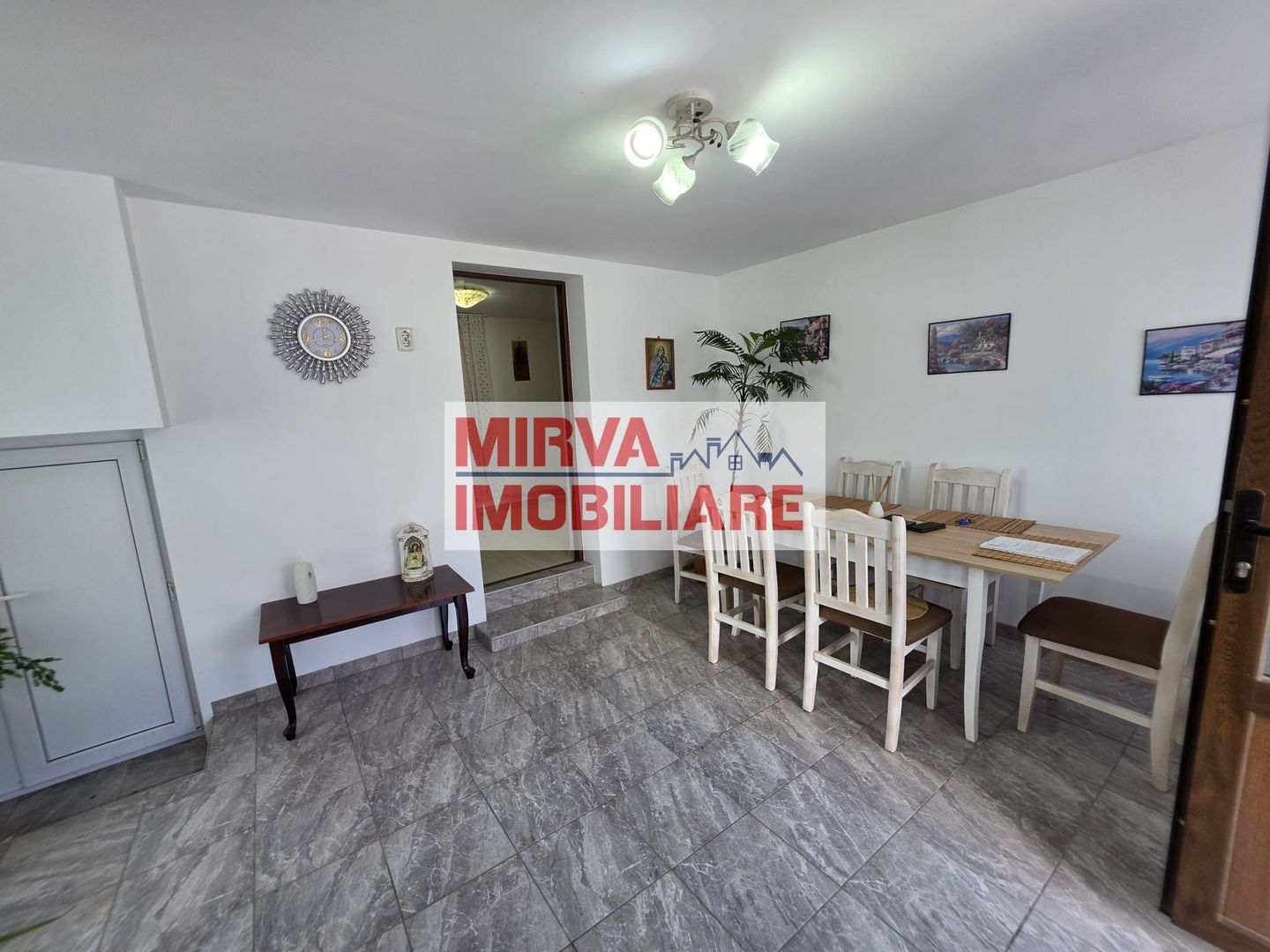 🏡 Casă renovată cu 6 camere, teren 557 mp – Berceni, Prahova - Poză 33