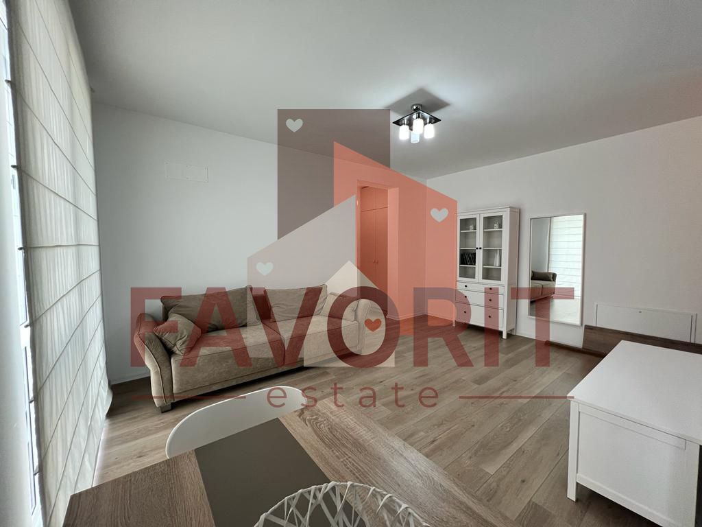 Mobilat si utilat. Vedere la padure. Parcare cu bariera - Poză 1