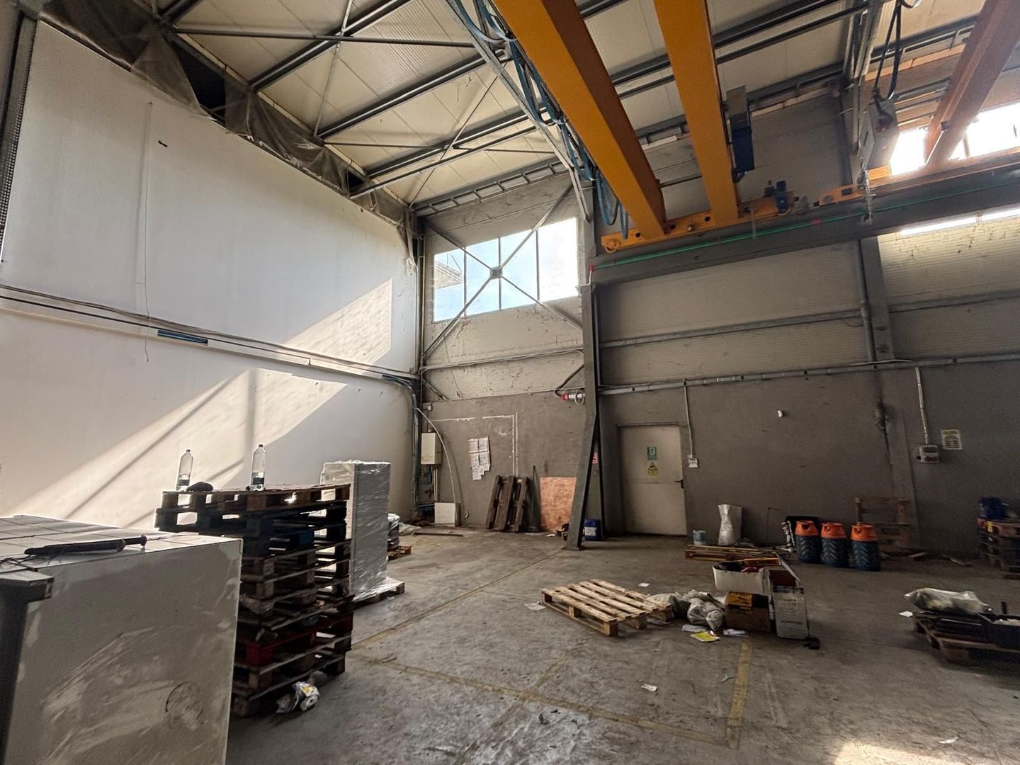Depozit cu showroom de inchiriat de 1600 mp - Poză 1