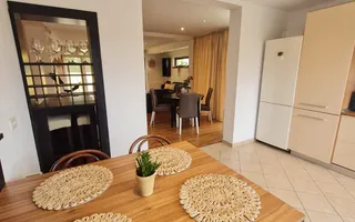 Vila spațioasă și recent renovată în Ghiroda! - Poză 39