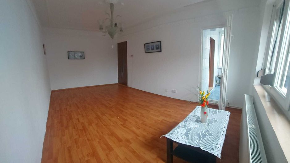 Apartament 3 camere de vânzare – Micro 21 | Etaj 2/4 | Centrală Ariston | Izolat - Poză 2