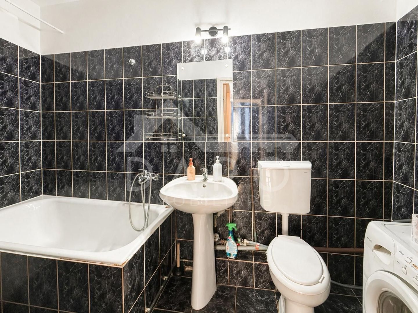 Vând apartament cu 2 camere,in cartierul Tudor,strada Infratirii - Poză 5