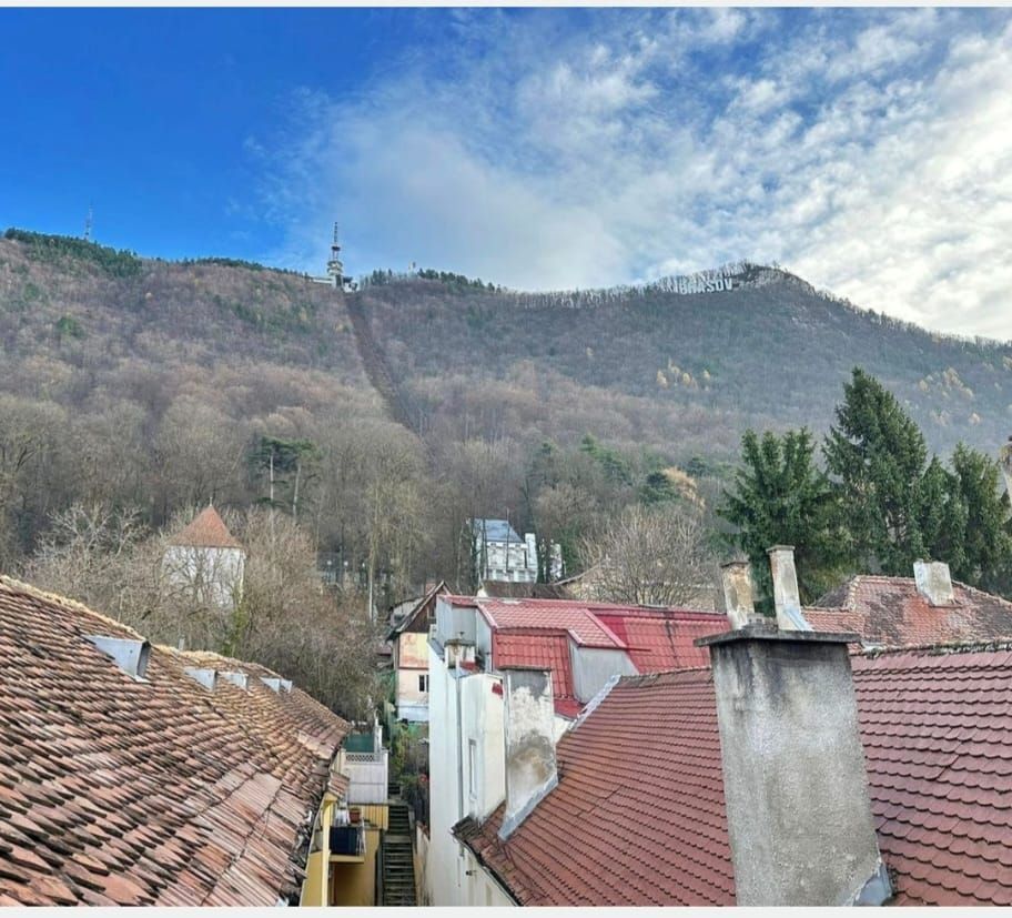 Apartament spațios în Centrul Istoric al Brașovului – zonă premium - Poză 9