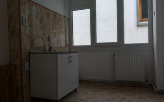 De închiriat apartament 3 camere  etajul 1 zonă ultracentrală. - Poză 6