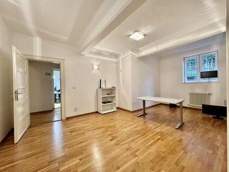 Birouri în imobil cu gradina amenajată - Poză 9