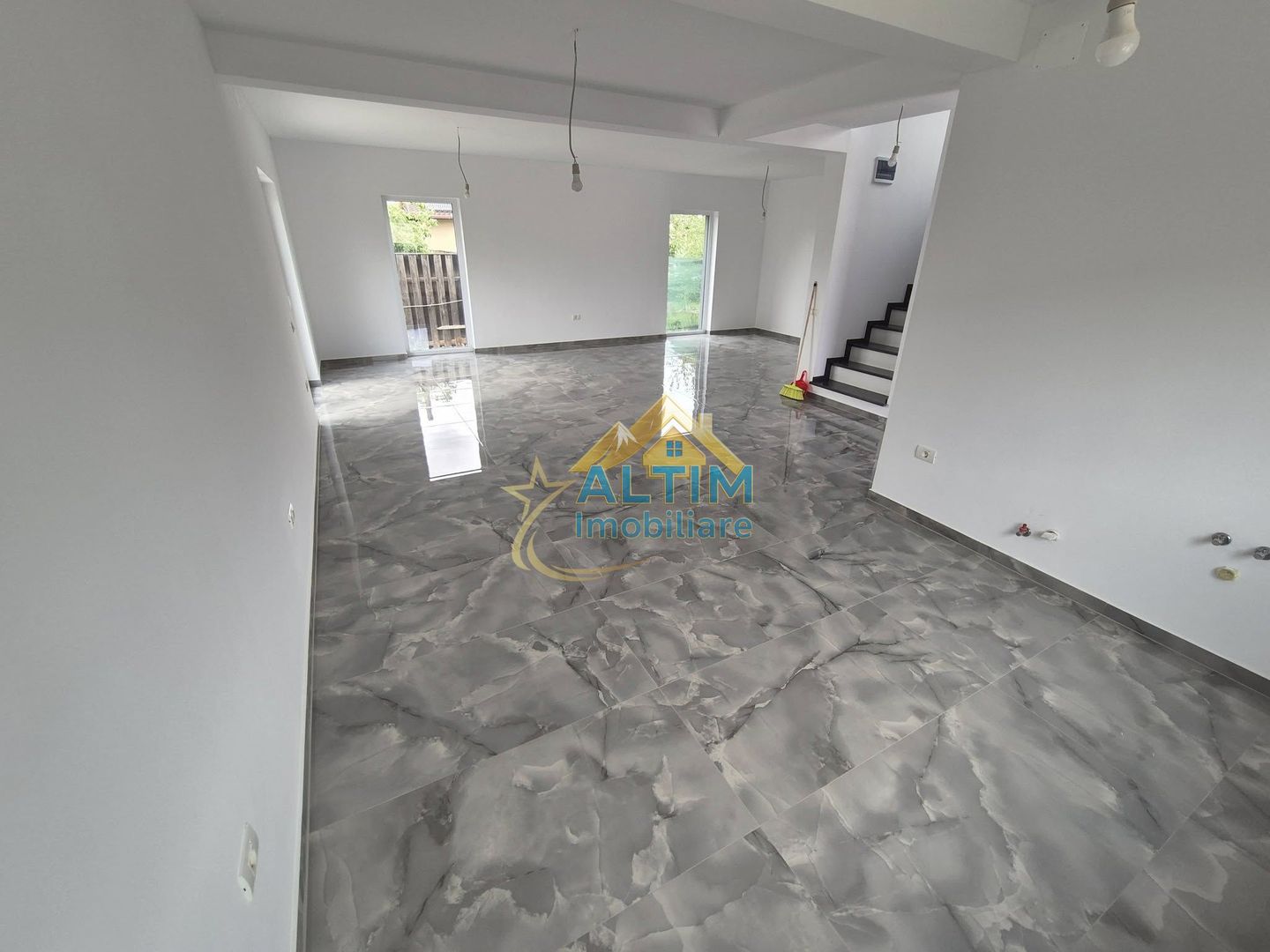 OPORTUNITATE: Casă nouă și spațioasă în cartier Izvor🏡 - Poză 4