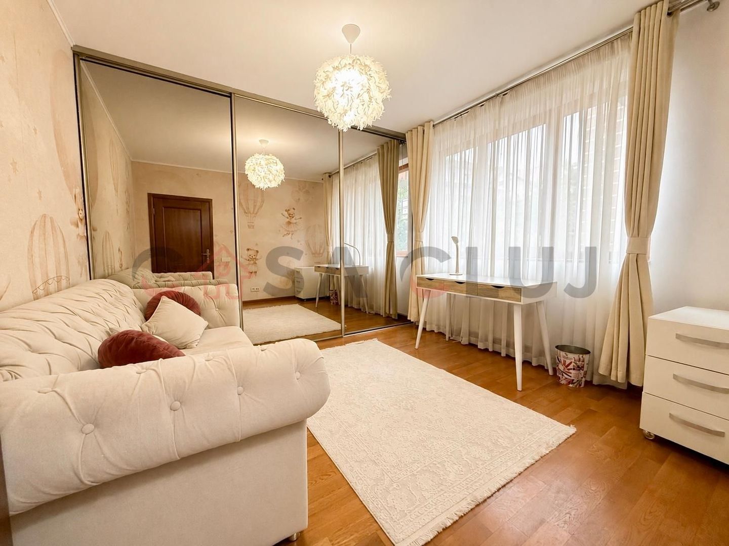 Apartament în vilă, curte, la cheie, parcare, Europa - Poză 6