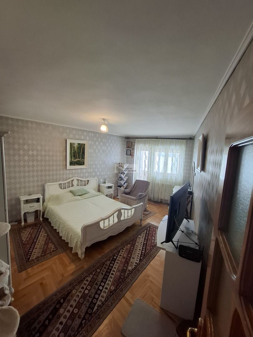 Apartament spatios de 4 camere+1 camera/etaj 2/125mp /Focsani/Finante - Poză 2