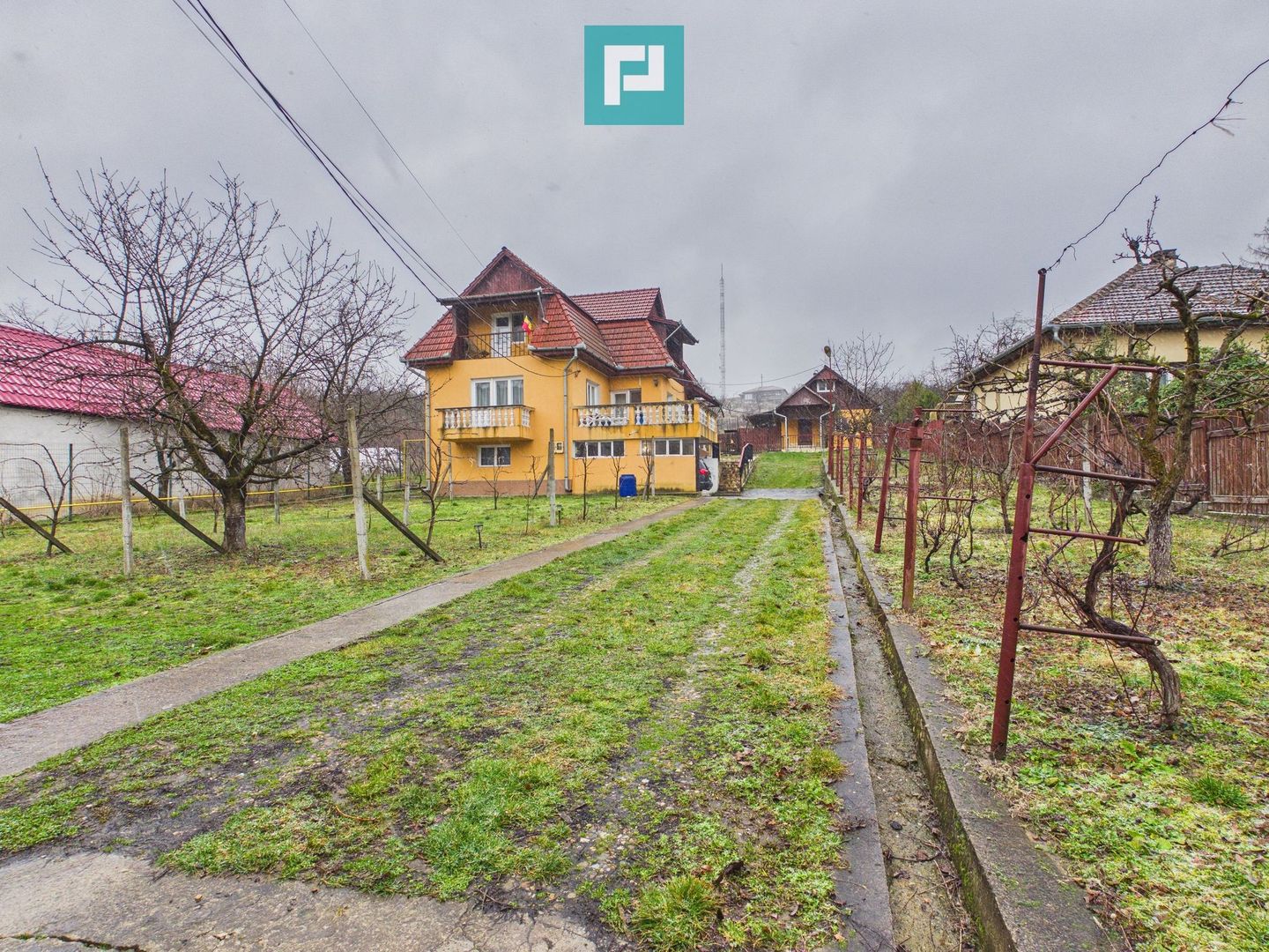 Vilă stil montan, 270 mp, teren 3000 mp - Poză 3