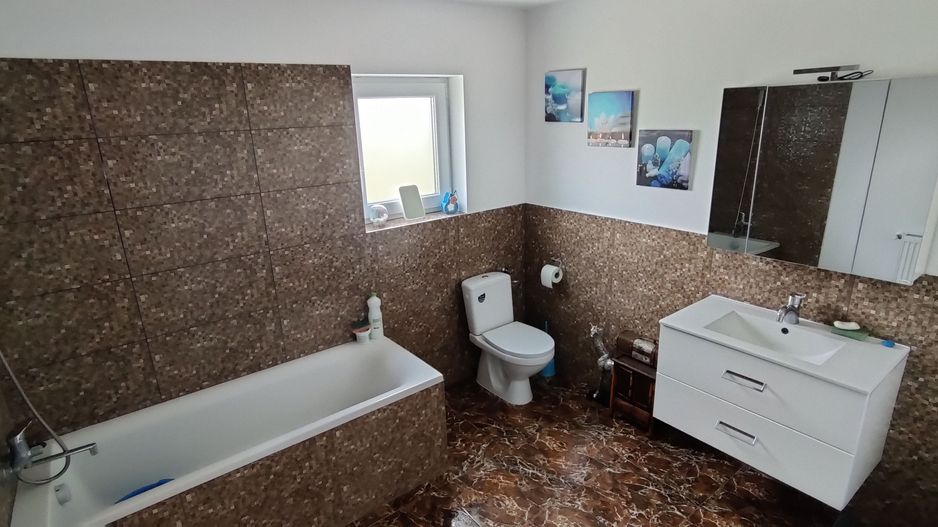 DUPLEX MOSNITA NOUA  98 MP UTILI CU 375 MP TEREN - Poză 5