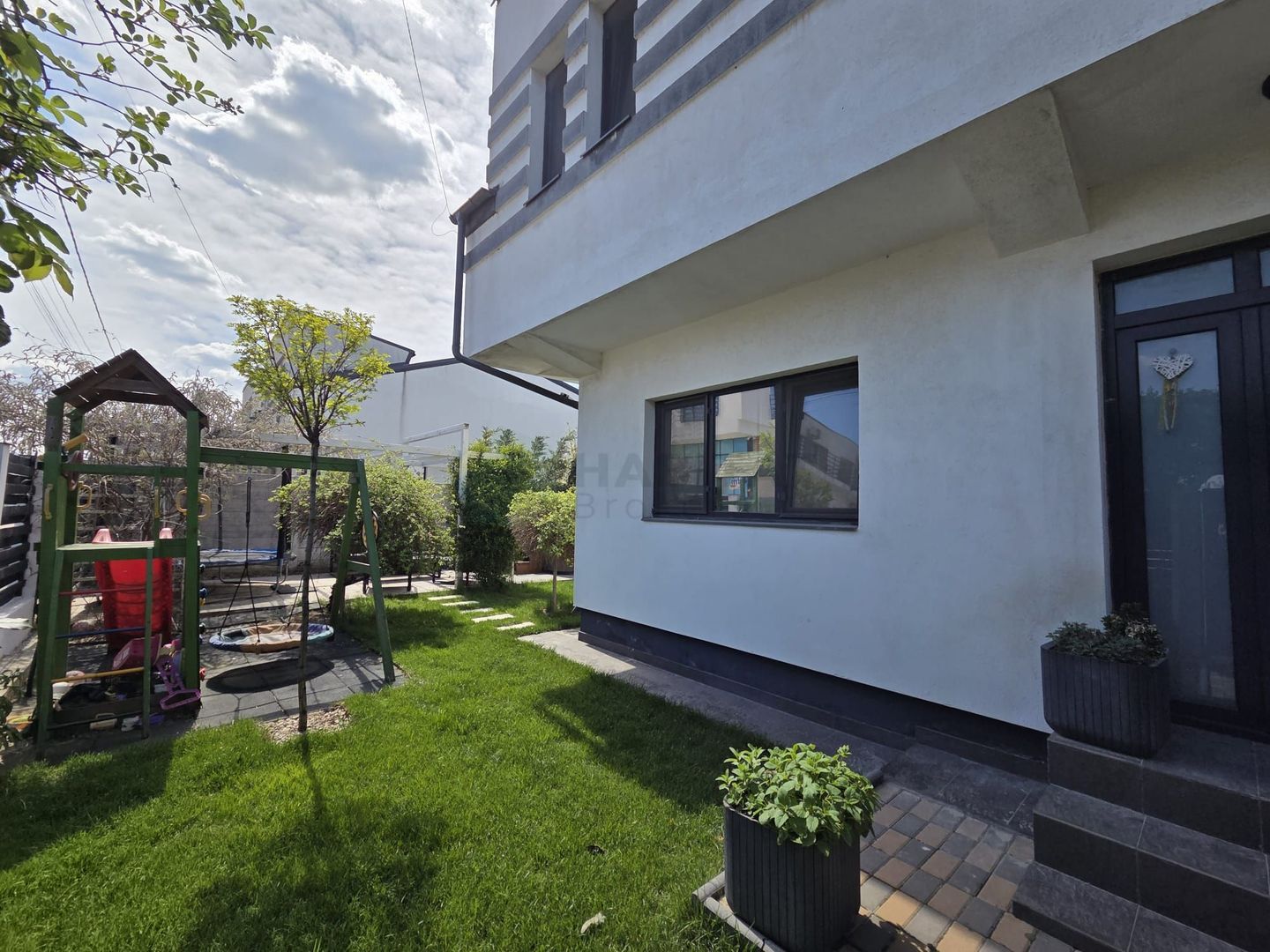 Casă modernă de vânzare în Tunari – Jacuzzi | Foisor | Panouri fotovoltaice - Poză 13