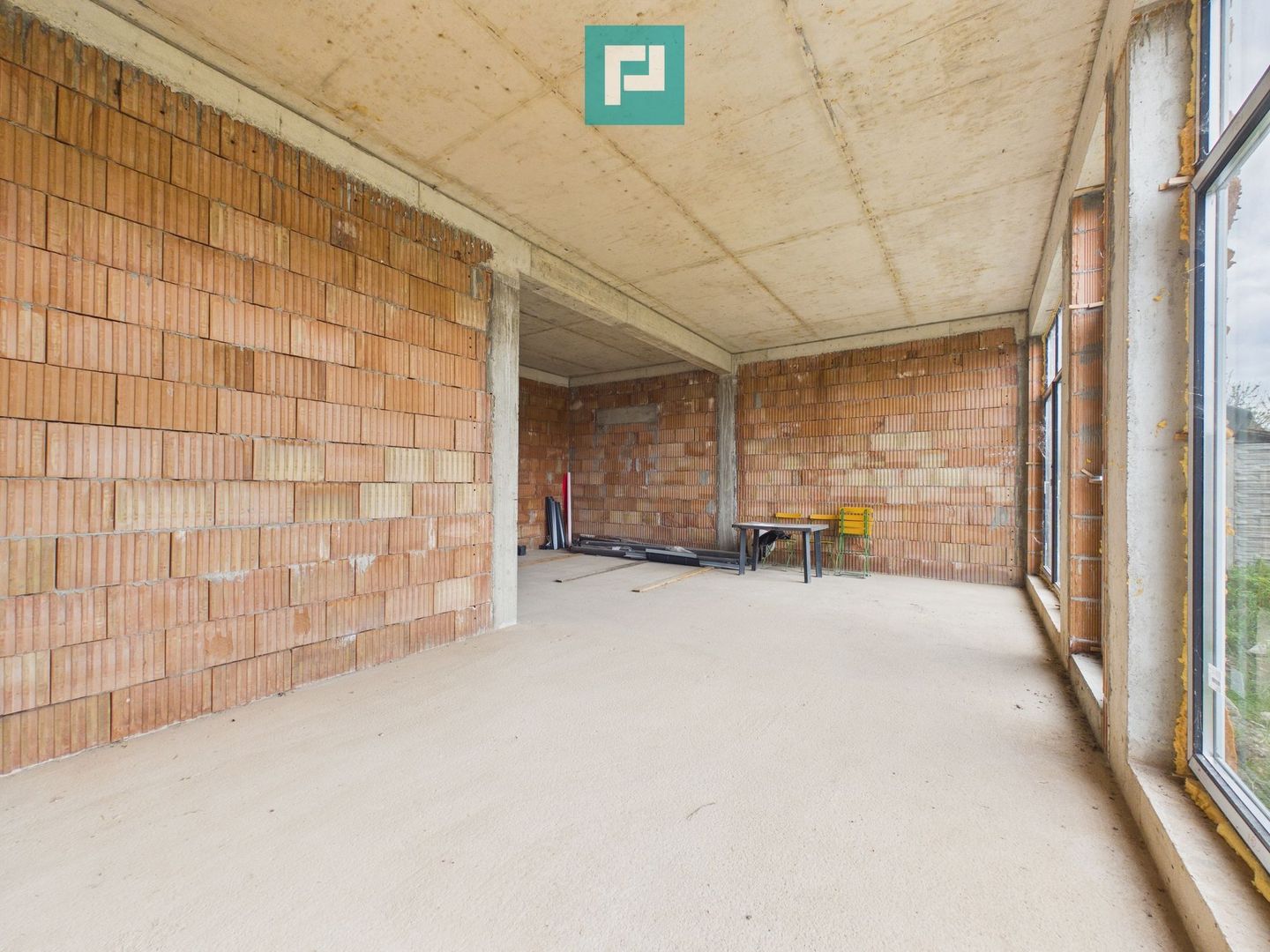 Casă la roșu cu piscină-Pârneava-767 mp teren - Poză 5