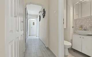 Central-Eremia, ap. 3 camere, 2 băi + boxă,proaspăt zugrăvit, et.2 - Poză 18