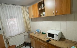 Apartament 3 camere, statia Padurii- Tatarasi, bloc '80 - Poză 2