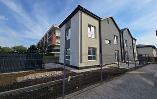 Vila finalizata, curte libera 185 mp,  loc de parcare, zona case