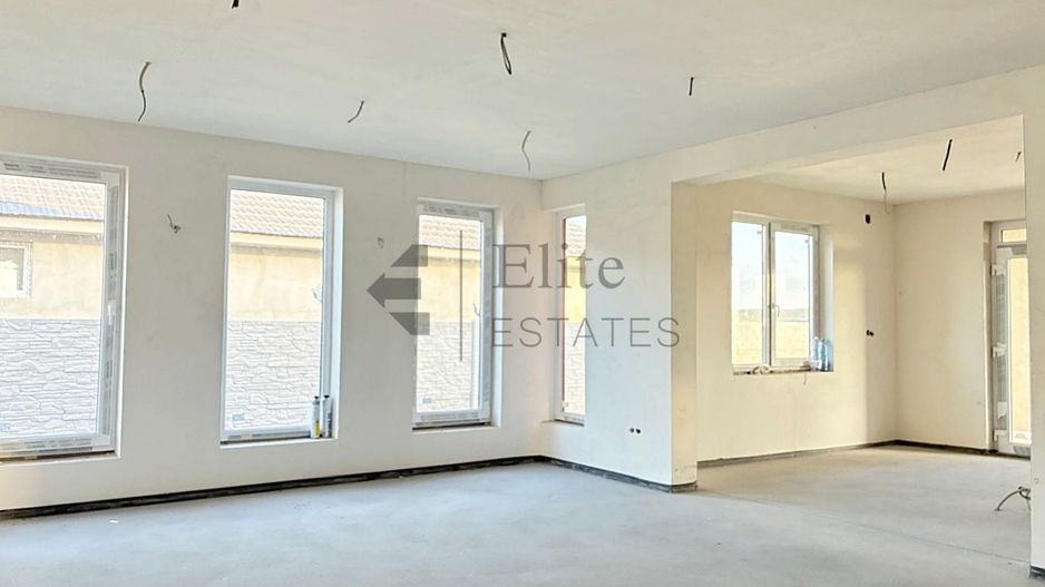 Casa cu 4 camere de vanzare in Cihei - Poză 1