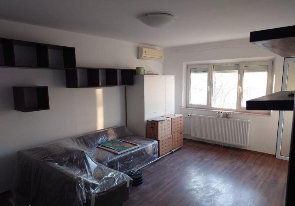 Vanzare Apartament 2 camere, decomandat, boxa, 14 min metrou Dristor - Poză 3
