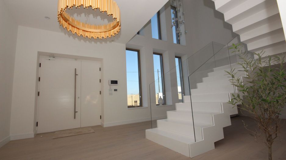 Casă / Vilă cu 8 camere de vânzare în zona Est - Poză 2