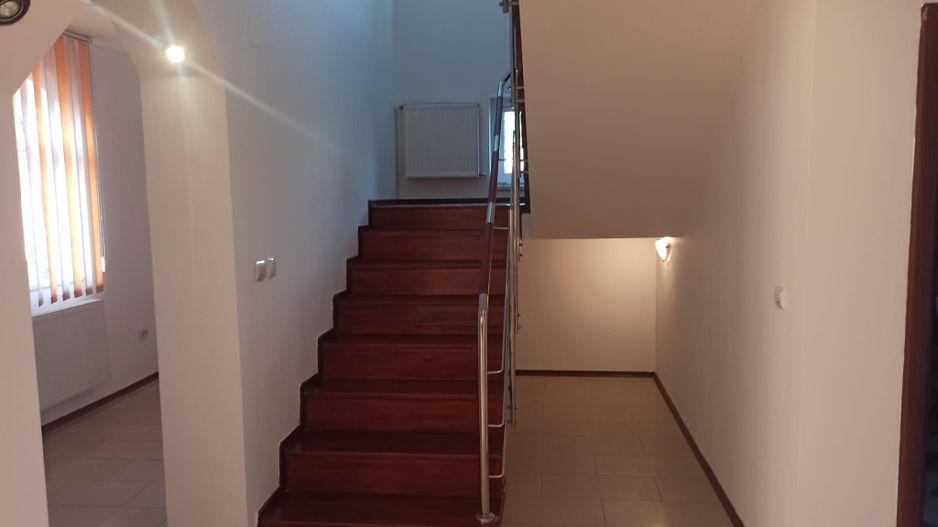 Casa 5 camere, 250 mp teren liber, adiacent șoseaua Leordeni - Poză 16