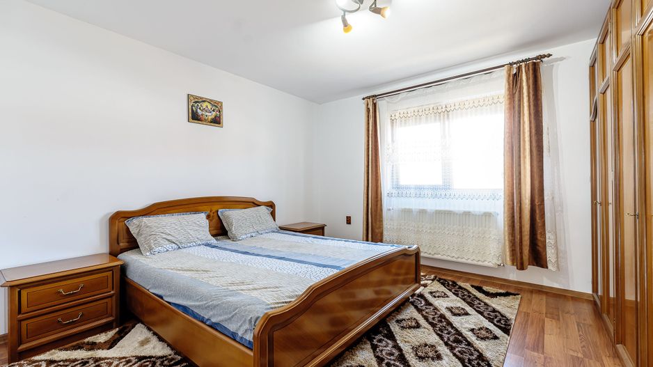 Vilă cu 4 dormitoare în Livada - Poză 4