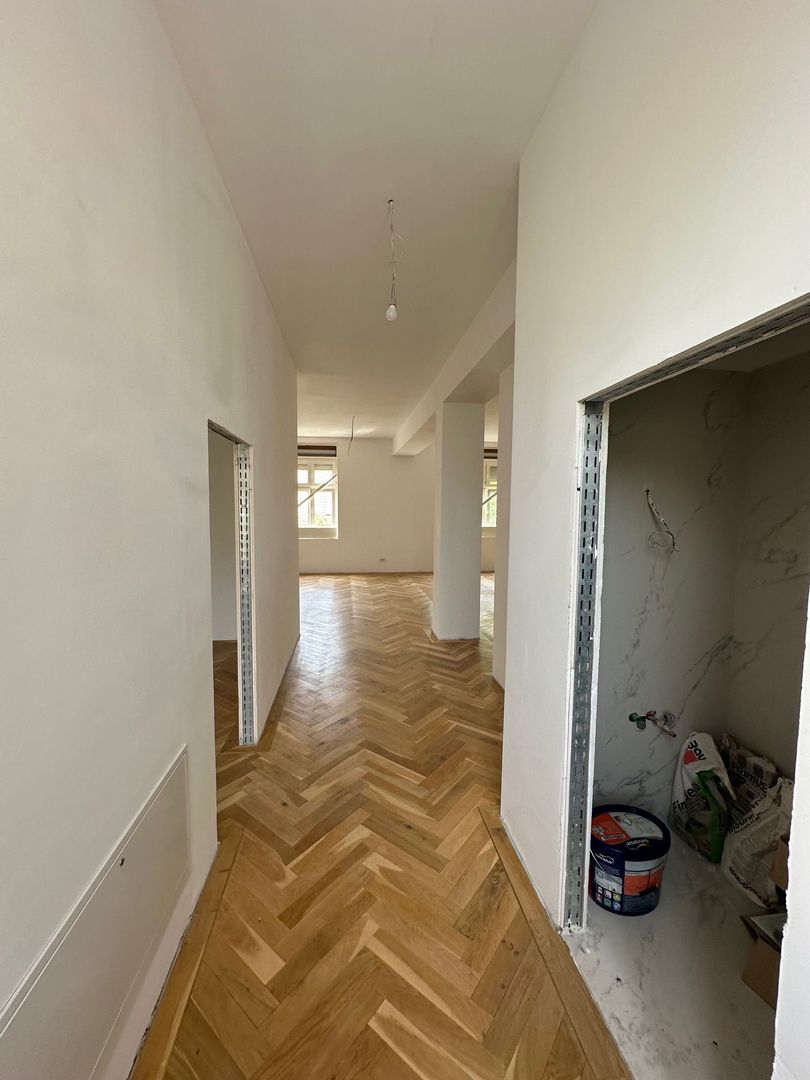 Apartament renovat în clădire istorică - are garaj - Poză 18