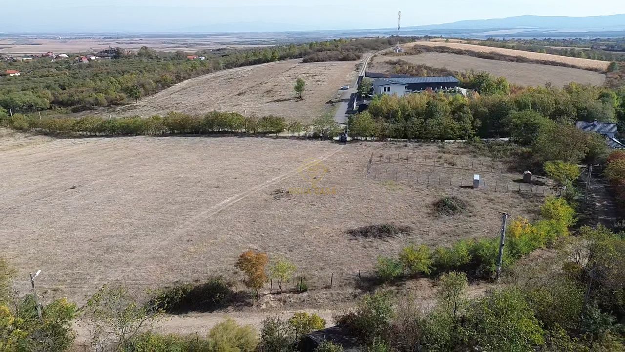 Teren Intravilan cu Priveliste Superba si Utilatii in Viile Satu Mare - Poză 2