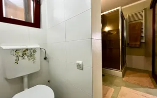 Casa spațioasă și primitoare cu garaj dublu, în Braytim – Soarelui - Poză 18