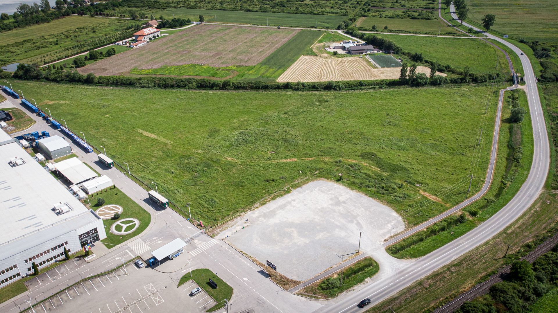 Teren 16,200mp lângă Hanul Moara cu Noroc Ineu - Poză 3