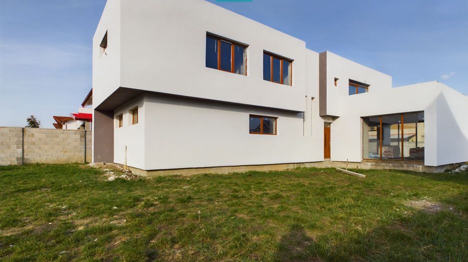 Vilă la gri în Via Carmina - Poză 2