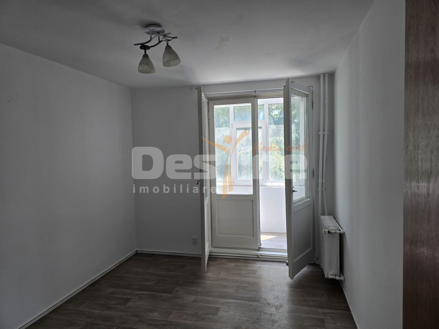 APARTAMENT 3 CAMERE SEMIDECOMANDAT - Poză 1