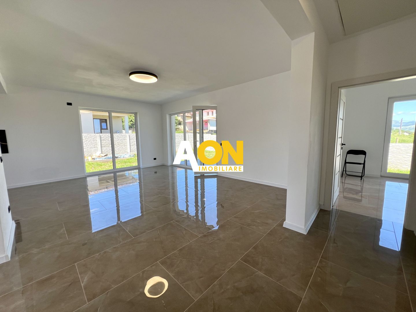 Casa individuala de vanzare, 3 camere, 2 bai - Poză 2