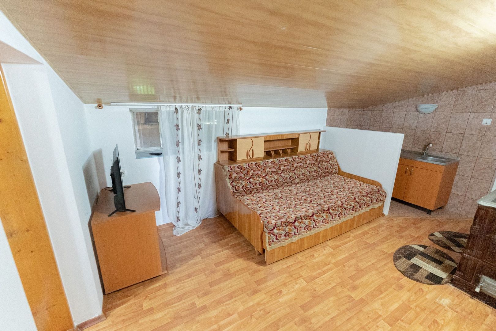 Casă cu 5 camere, complet renovată cu teren 920 mp în Tecuci - Poză 13