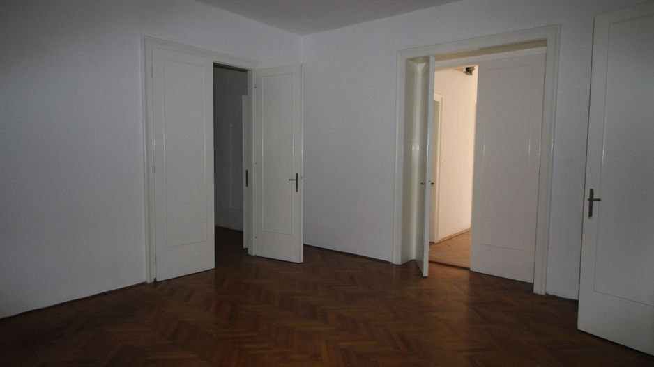 APARTAMENT IN VILA - Poză 7