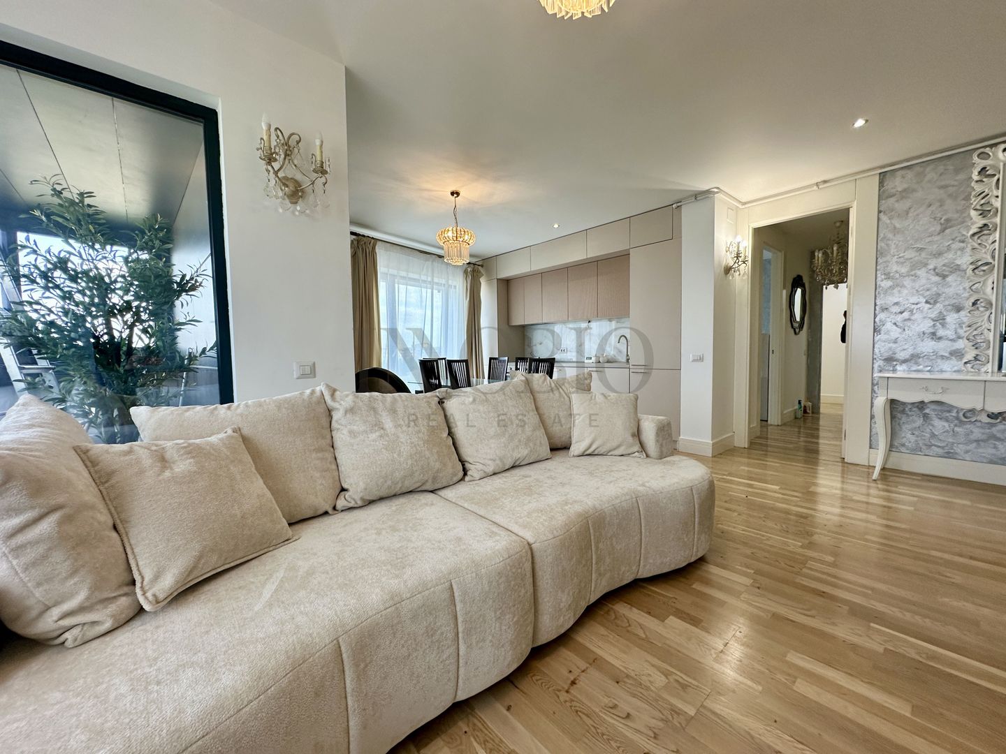 Apartament 3 Camere | 102 The Address | Loc de Parcare - Poză 2