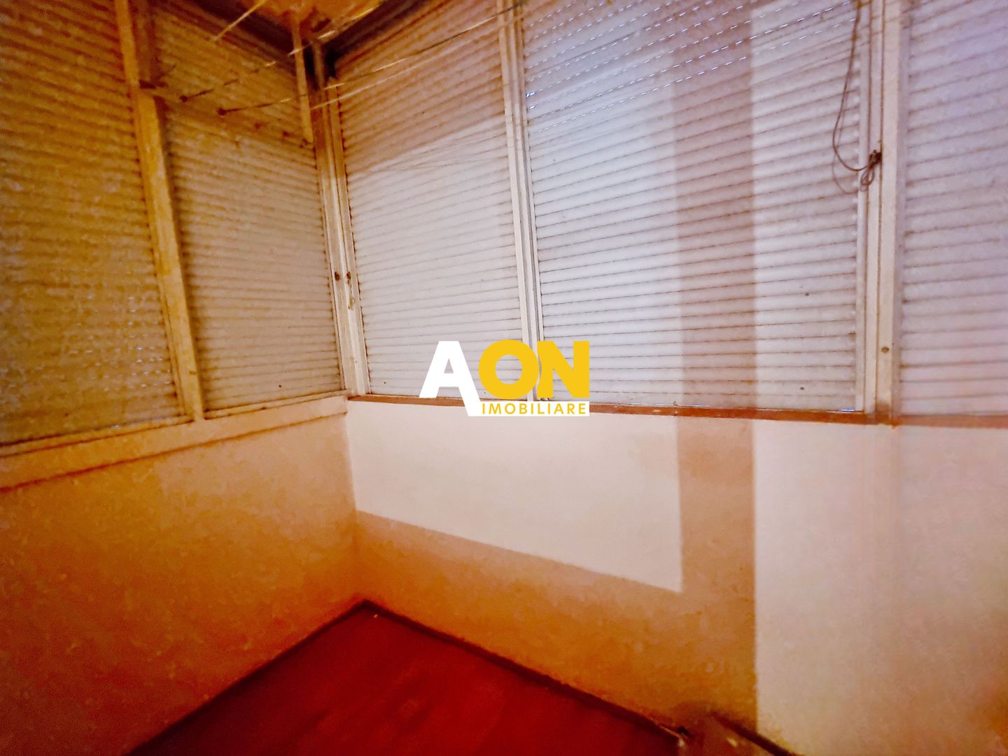 Apartament 2 camere, decomandat, etaj intermediar, Cetate - Poză 8