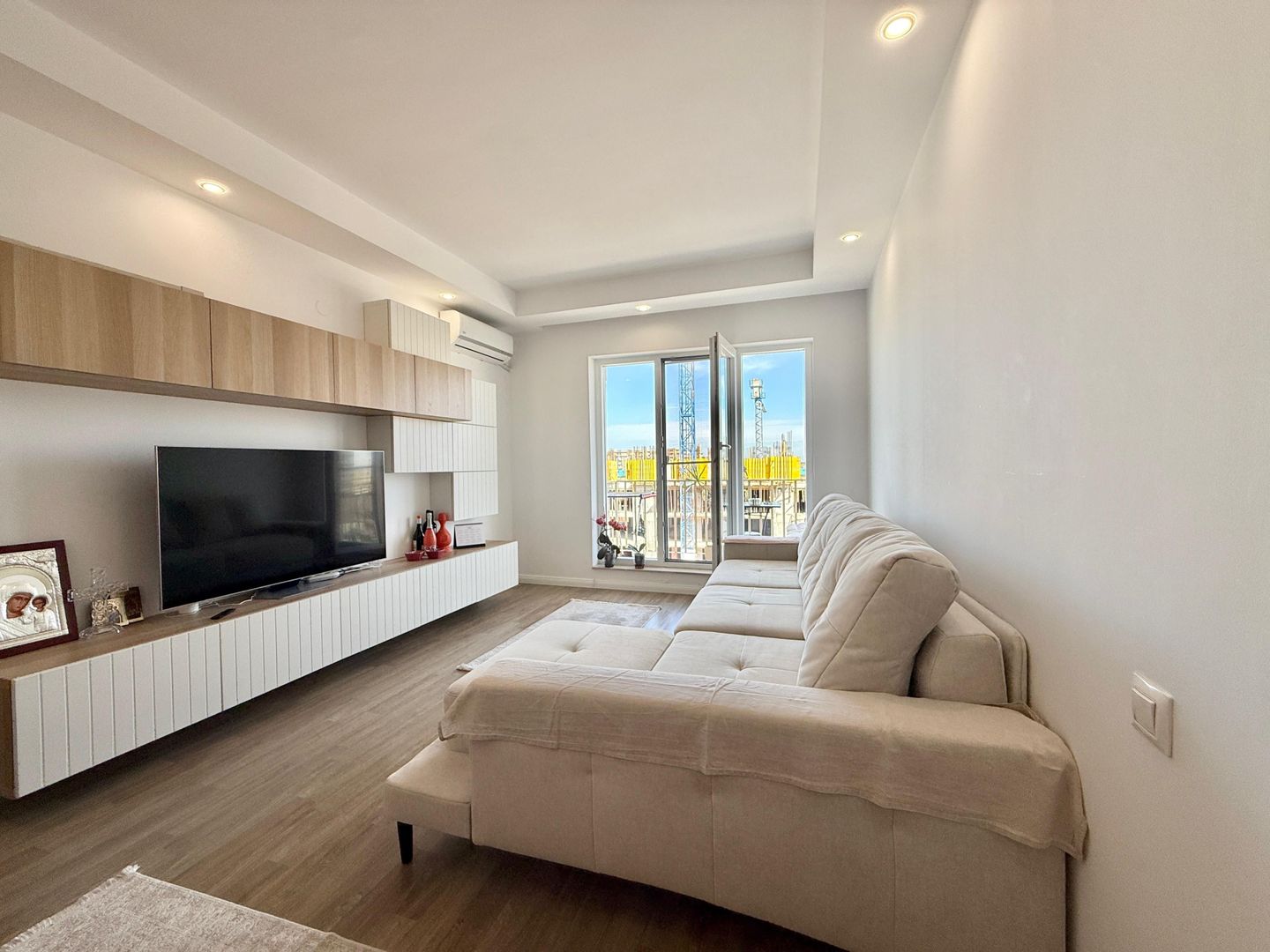 COSMOPOLIS - Apartament cu 2 camere, mobilat si utilat. - Poză 2