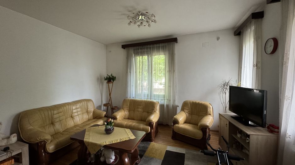 Casa de vânzare zona Favorit - Poză 2