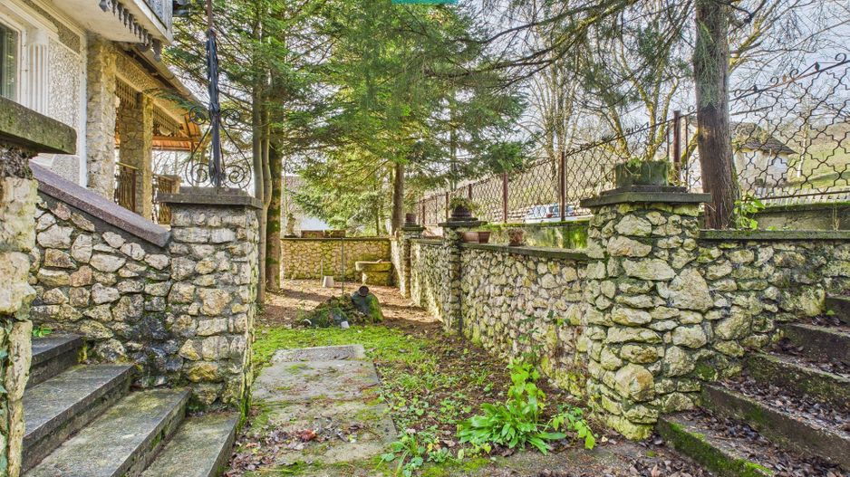 Casă P+E+M cu teren 8163 mp – Roşia Nouă (Petriş) - Poză 5