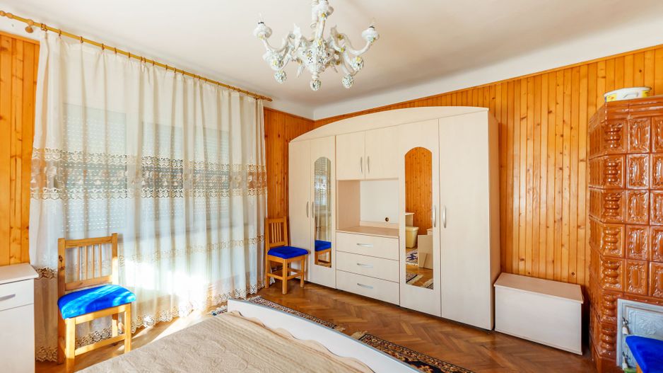 Casă deosebită, în centrul localității Târnova - Poză 5