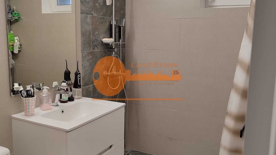 Apartament cu 4 camere in zona Crangasi(Bloc Reabilitat) - Poză 3